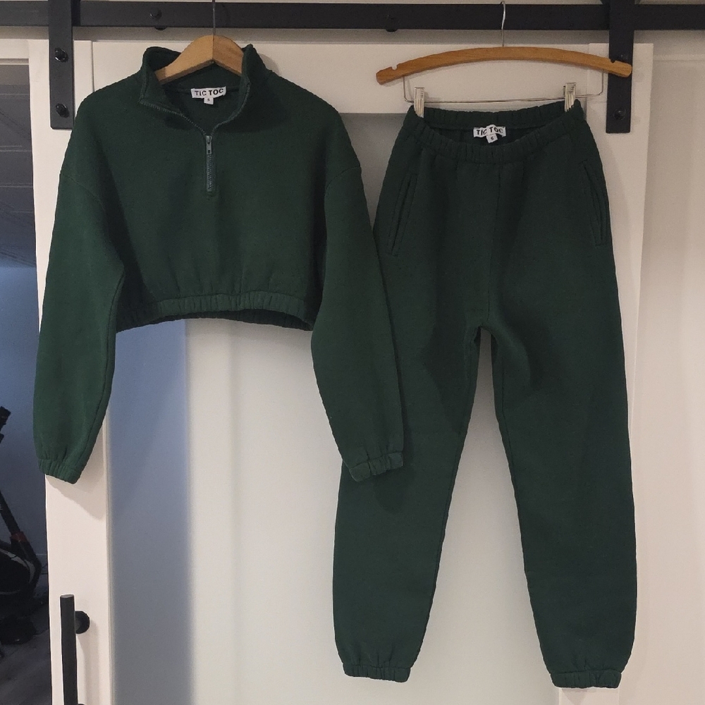 TIC TOC Dark Hunter Green Cropped Sweatshirt and Joggers Set!